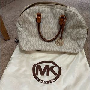 Michael Kors cream colored shoulder bag.